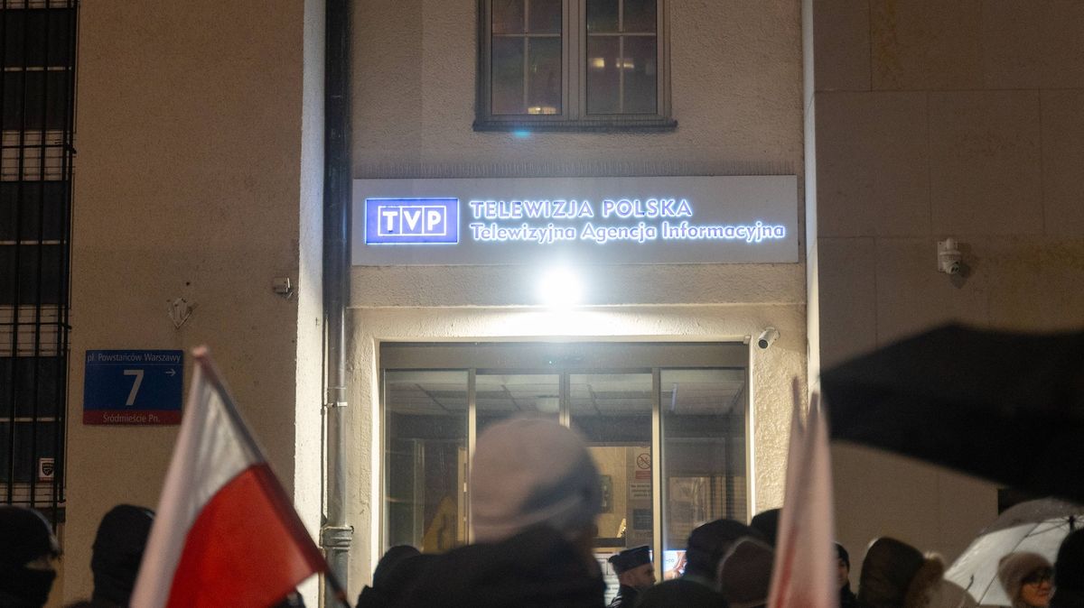 Odvolaný šéf polské tiskové agentury se zabarikádoval v kanceláři